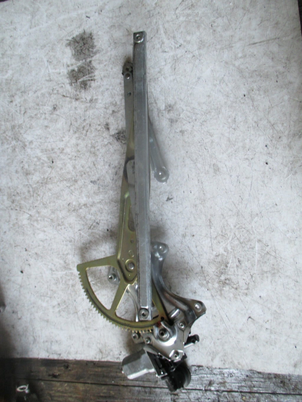 TOYOTA PRIUS 2005 XW20 NSF FRONT PASSENGER SIDE WINDOW REGULATOR MOTOR