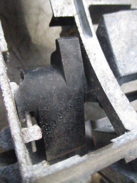 2008 PEUGEOT EXPERT DOOR HANDLE BRACKET 1184GAC06