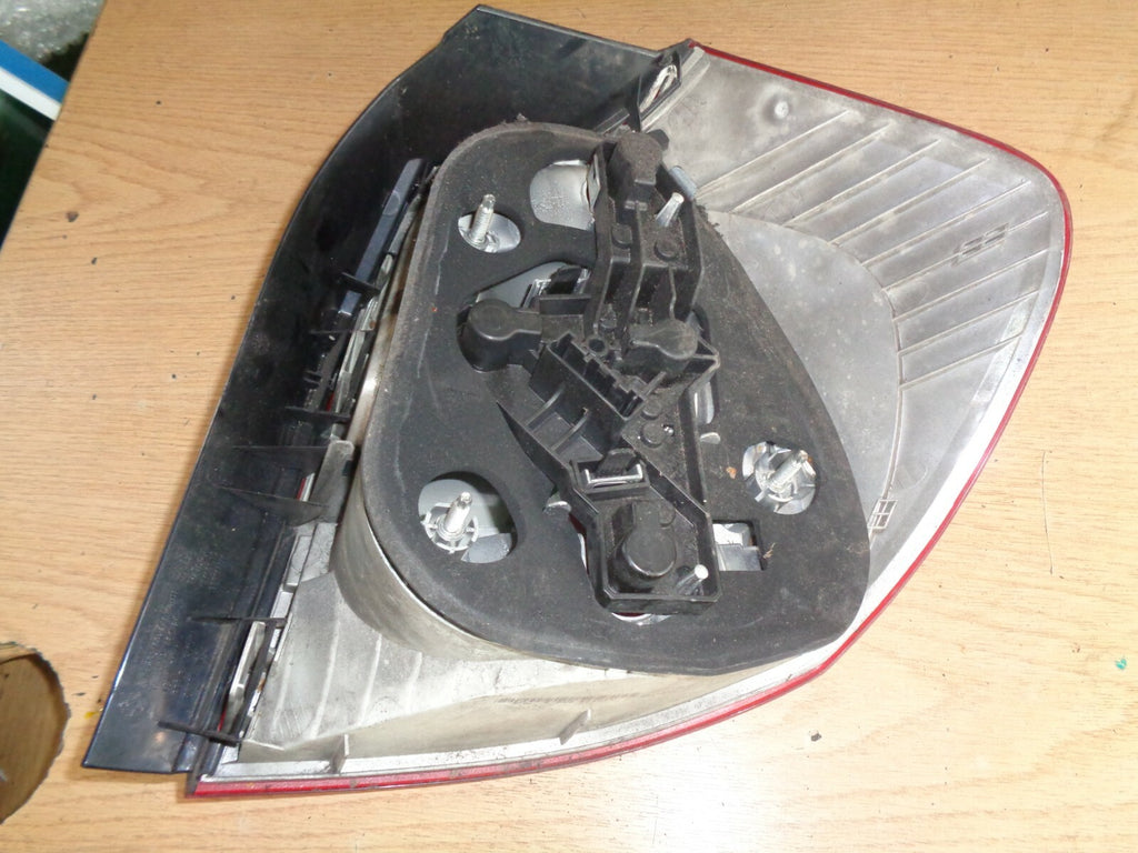 BMW 1 SERIES E87 2005 PASSENGER NEAR SIDE REAR TAIL LIGHT