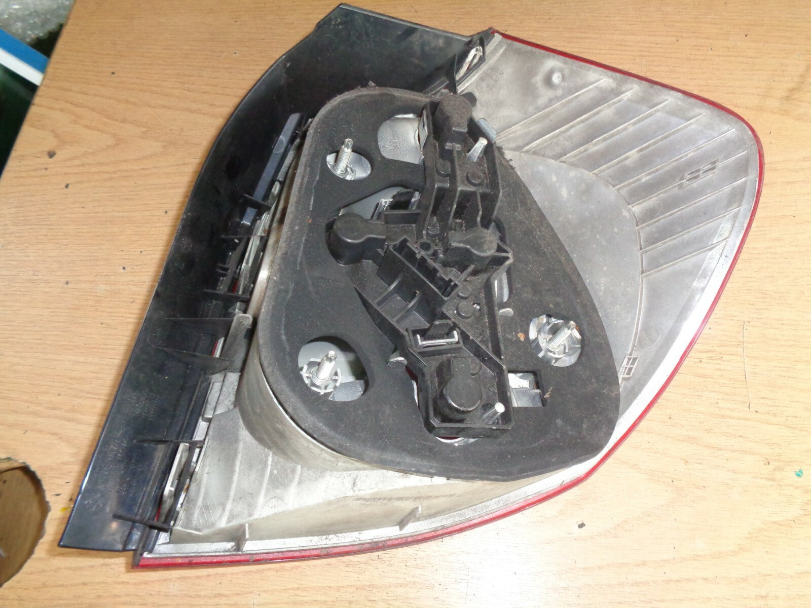 BMW 1 SERIES E87 2005 PASSENGER NEAR SIDE REAR TAIL LIGHT