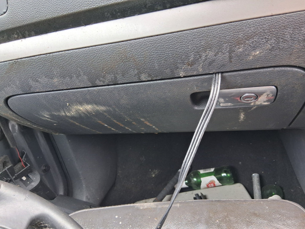 2007 VW VOLKSWAGEN GOLF MK5 FRONT DASHBOARD GLOVE BOX STORAGE COMPARTMENT