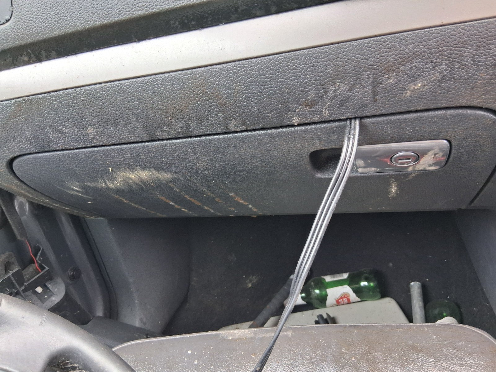 2007 VW VOLKSWAGEN GOLF MK5 FRONT DASHBOARD GLOVE BOX STORAGE COMPARTMENT