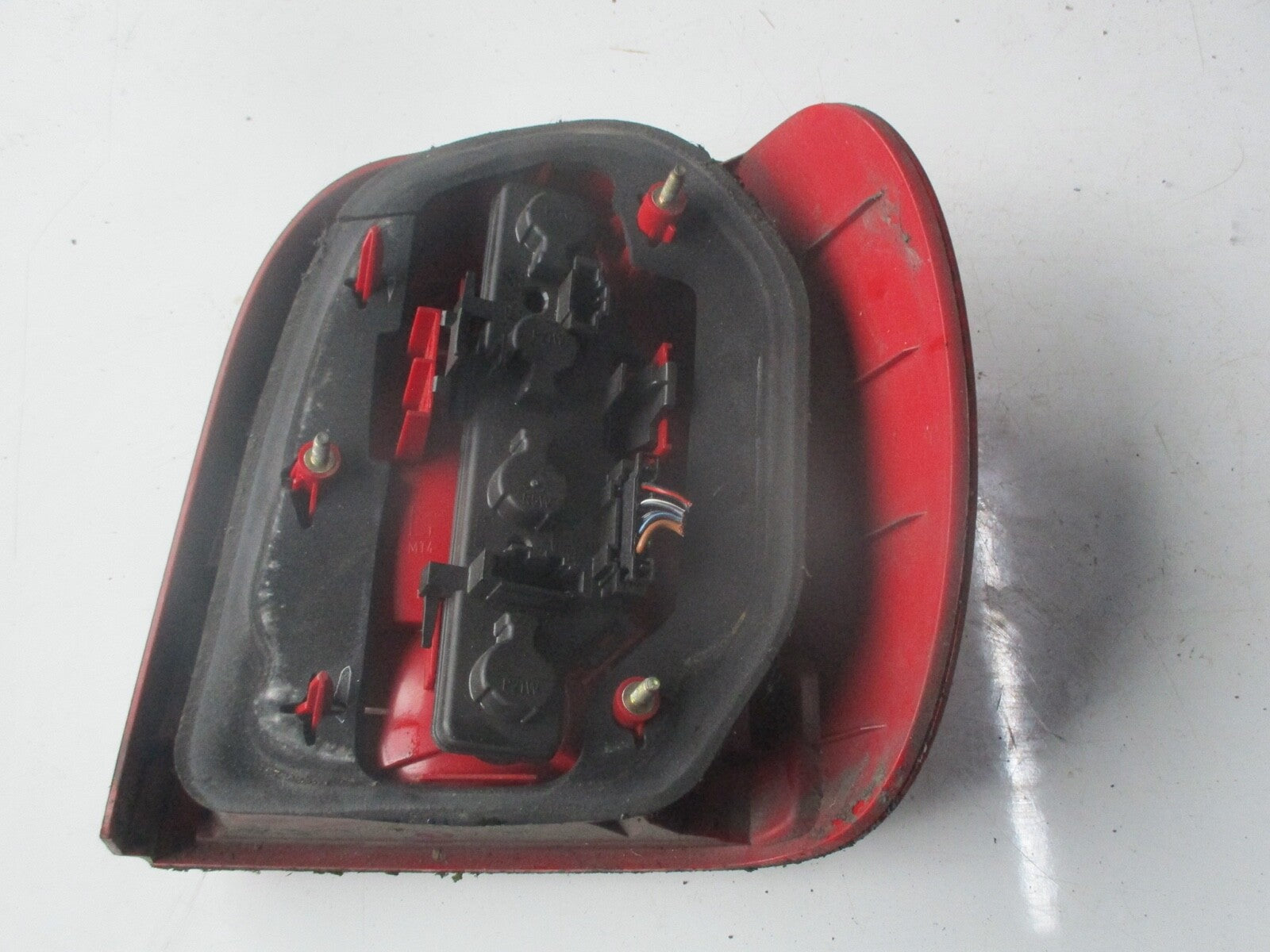 VW VOLKSWAGEN POLO 6N2 OFF DRIVER SIDE REAR LIGHT OSR 6N0945257B