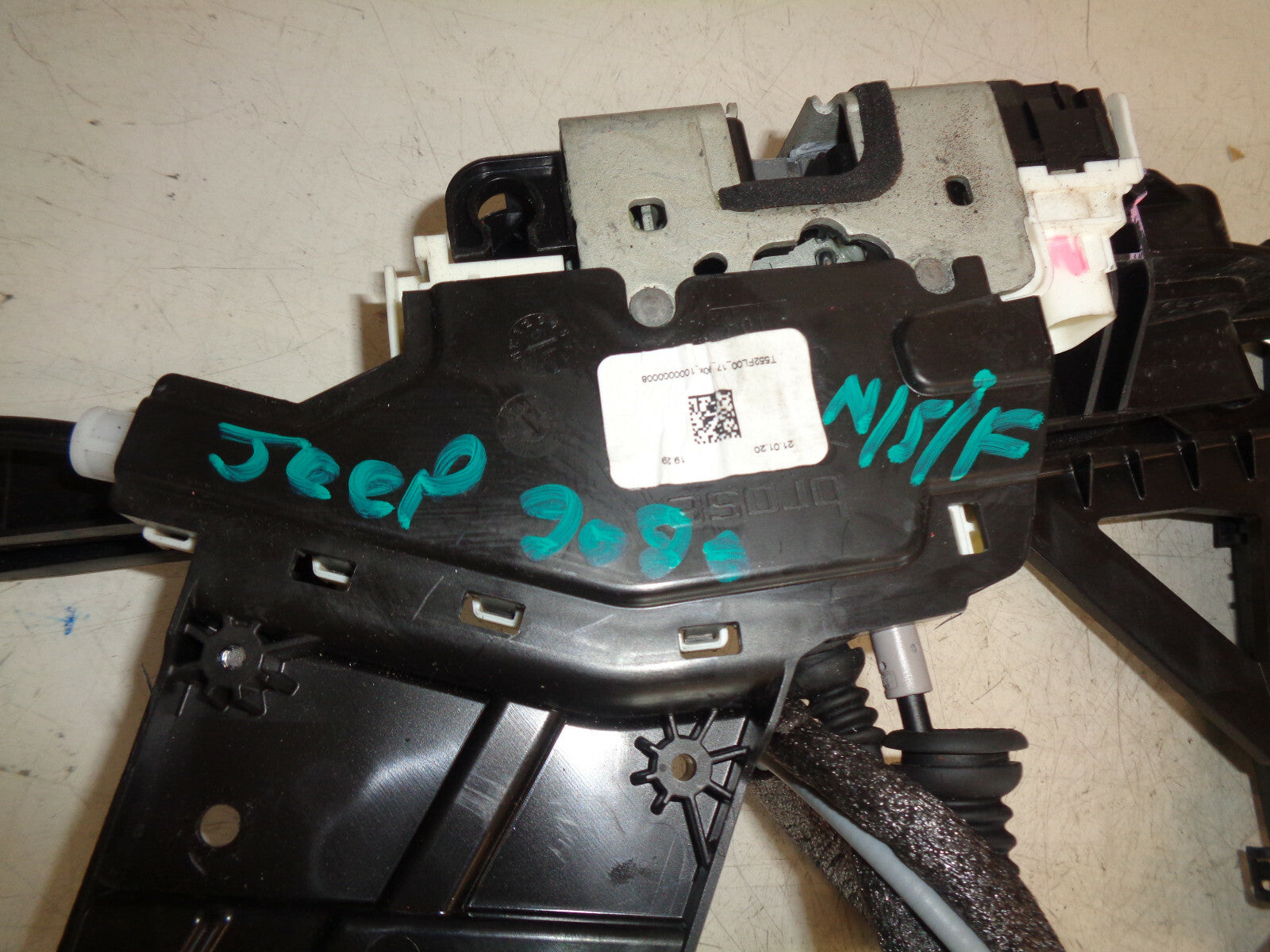 JEEP COMPASS MK2 2020 NS PASSENGER SIDE FRONT DOOR LOCK &HANDLE BRACKET