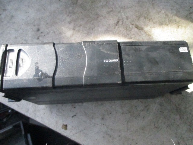 2002 BMW 3 SERIES DISC CD CHANGER MAGAZINE 020258