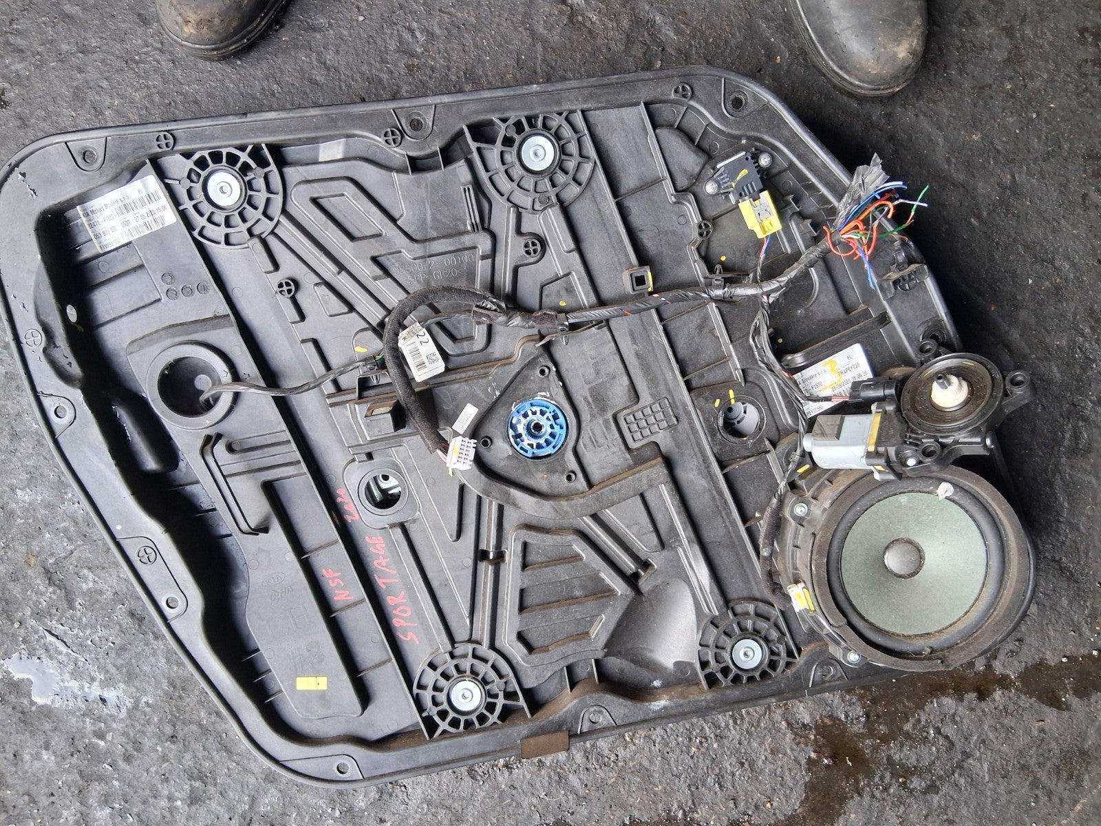 2020 KIA SPORTAGE NSF PASSENGER SIDE FRONT LEFT WINDOW MOTOR & REGULATOR