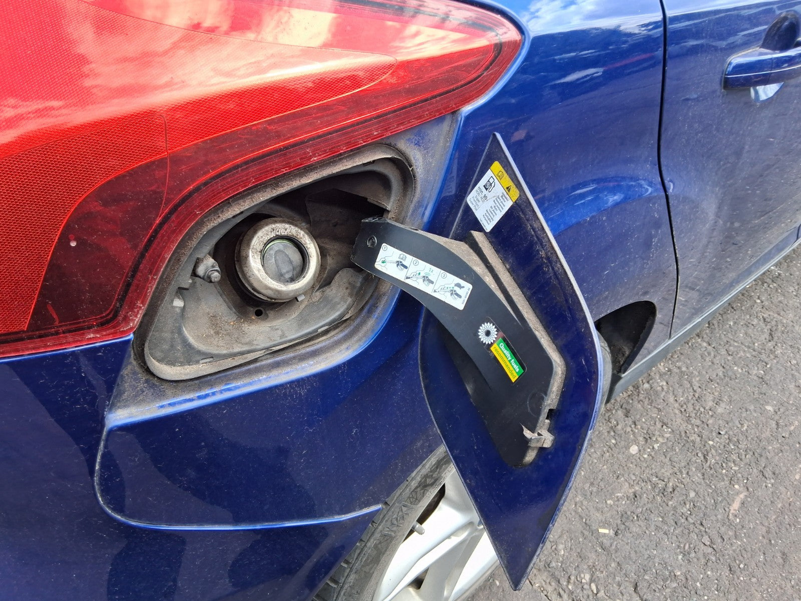 2015 FORD FOCUS MK3 HATCHBACK FUEL FILLER FLAP DEEP IMPACT BLUE MET HF