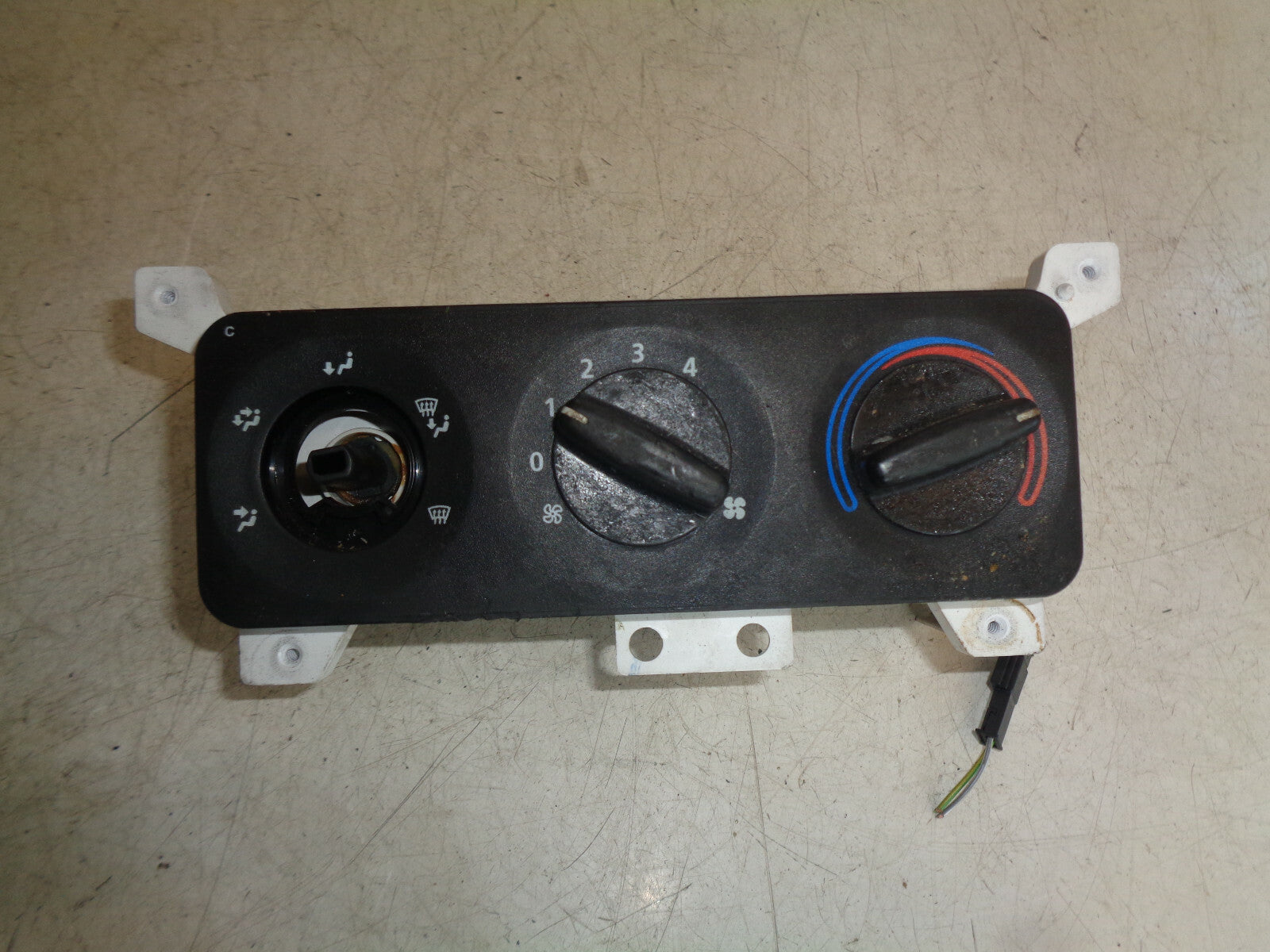 LAND ROVER FREELANDER L314 HEATER CONTROL PANEL SWITCH BUTTON DAMAGED