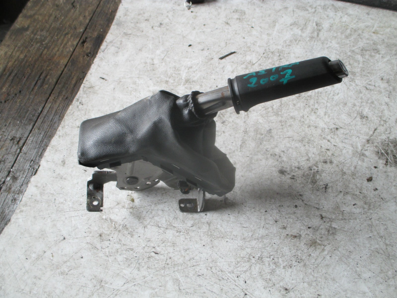 VAUXHALL ASTRA H 2007 HANDBRAKE HANDLE LEVER MECHANISM 13122307