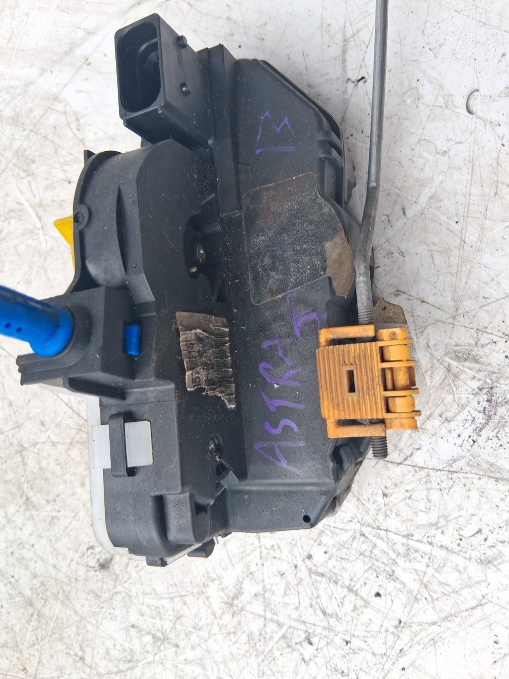 2013 VAUXHALL ASTRA J NSF PASSENGER SIDE FRONT LEFT DOOR LOCK MECHANISM 3023881