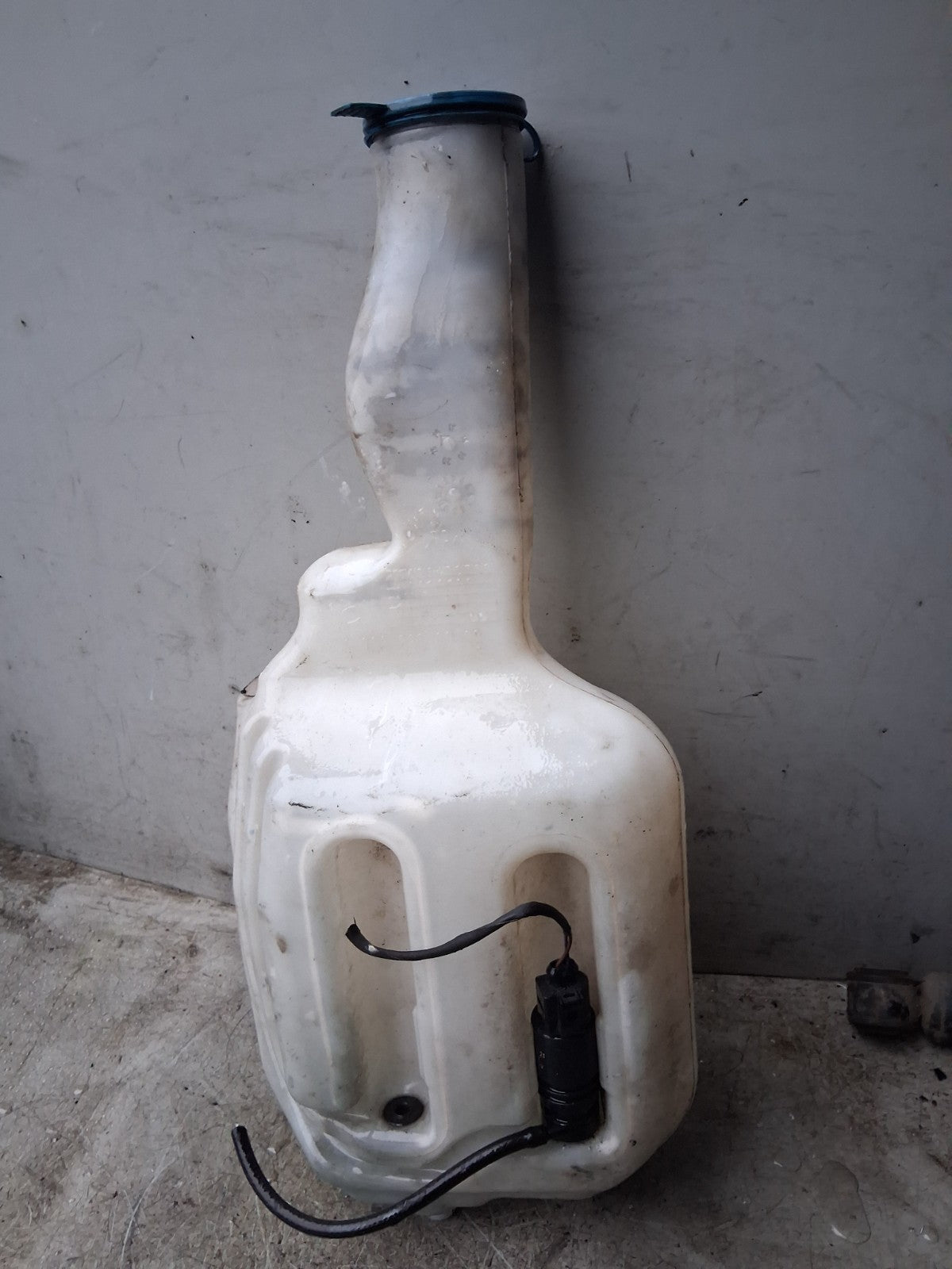 2016 MERCEDES SPRINTER MK2 W906 FRONT WINDSCREEN WASHER BOTTLE TANK A9068690072