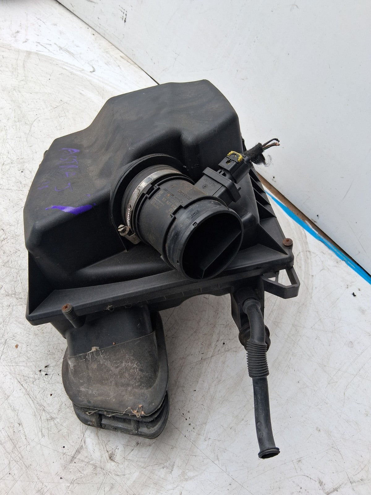 2013 VAUXHALL ASTRA J ESTATE AIR FILTER HOUSING BOX