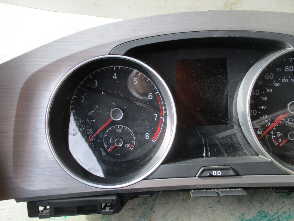 VW VOLGSWAGEN GOLF SPEEDOMETER INSTRUMENT CLUSTER 5G1920940B