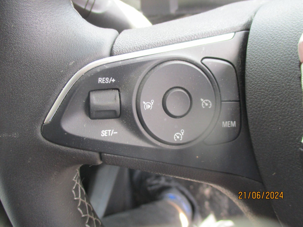 VAUXHALL MOKKA B MK2 2022 3 SPOKE MULTIFUNCTION LEATHER STEERING WHEEL