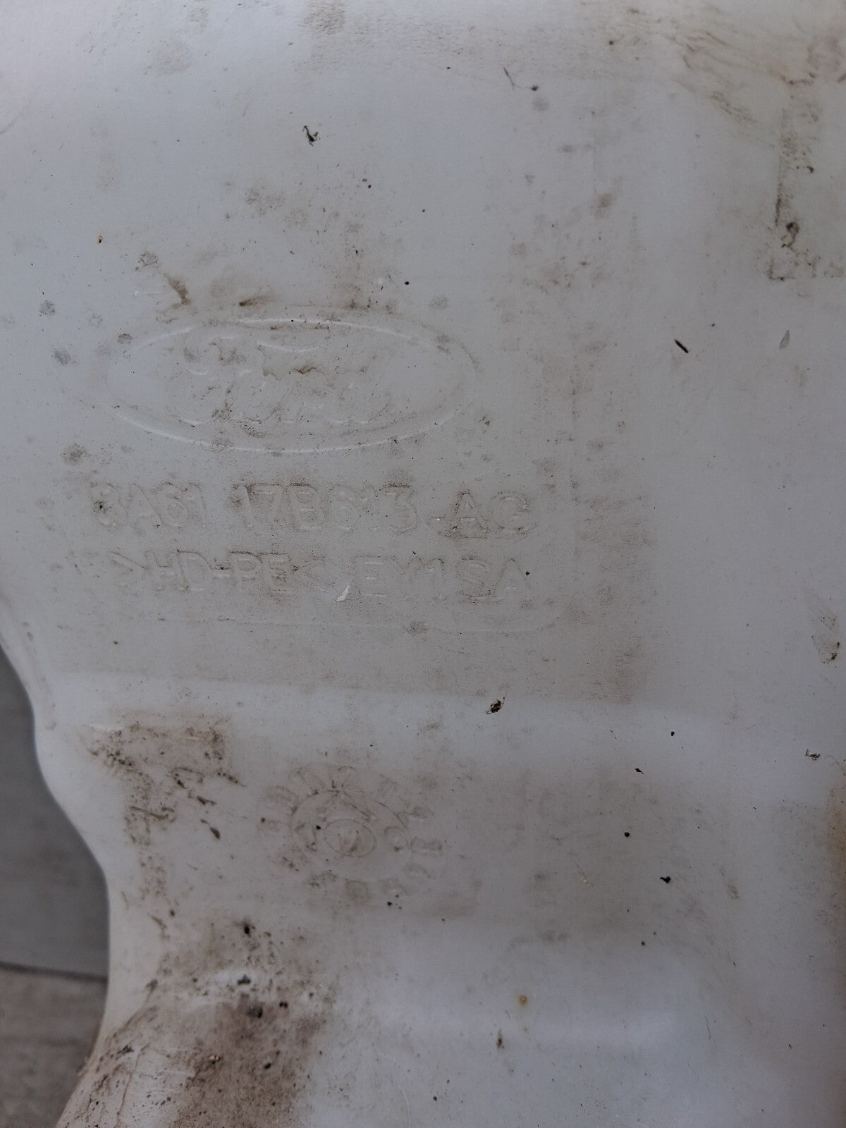 FORD FIESTA MK7 2016 WINDSCREEN WASHER BOTTLE 8A6117B613AC
