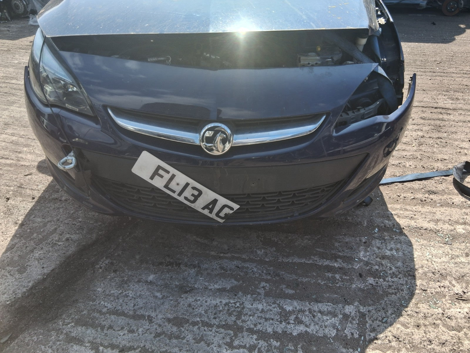 2013 VAUXHALL ASTRA J ESTATE COMPLETE FRONT BUMPER WITH GRILL & BADGE GRILLE