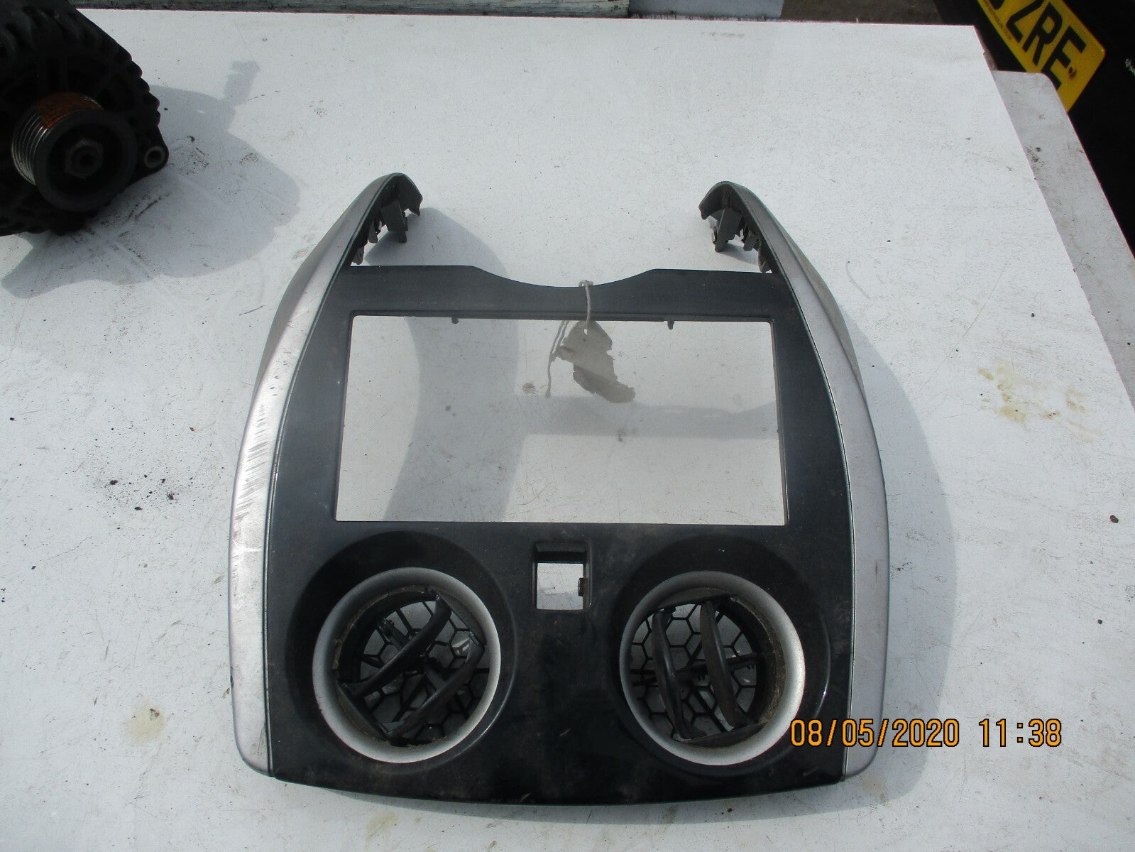 NISSAN NOTE E12 CENTRE CONSOLE FASCIA TRIM AIR VENTS STEREO SURROUND 682603VV0A