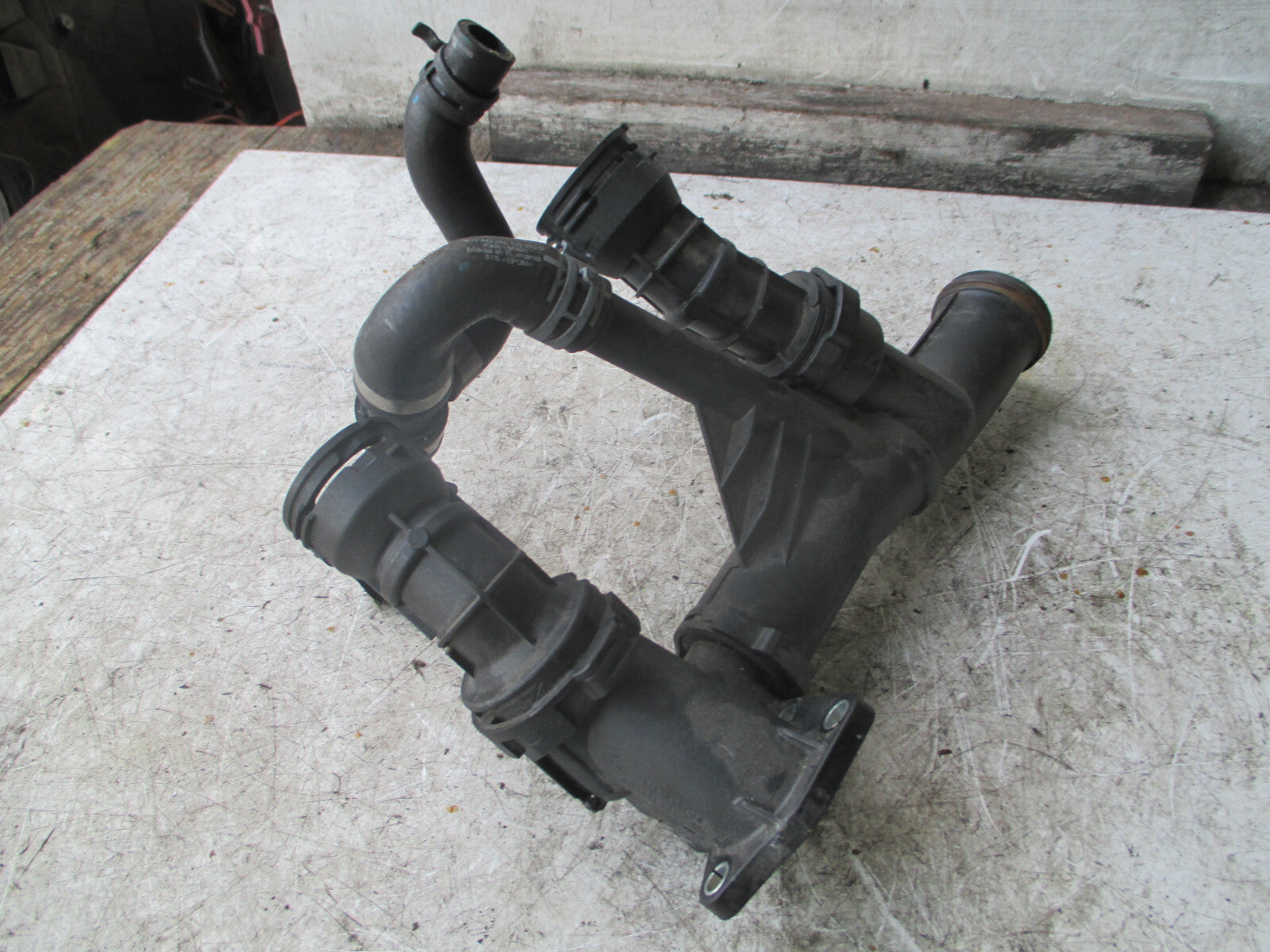 AUDI A3 2019 8V 2.0 TDI WATER COOLANT THERMOSTAT HOUSING 04L121026AE