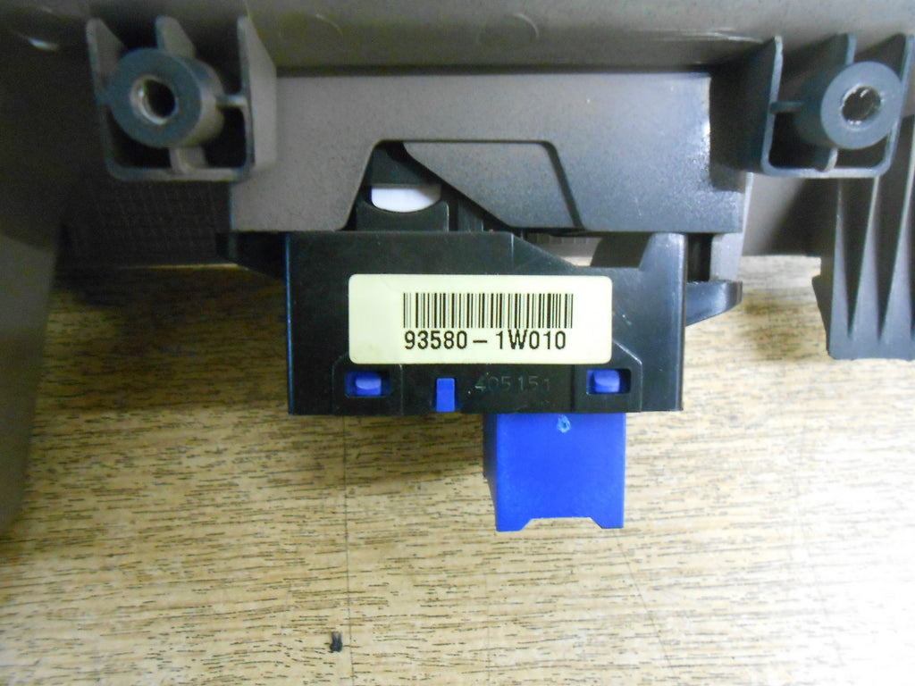 KIA RIO MK3 2014 OSR DRIVER SIDE REAR ELECTRIC WINDOW SWITCH 935801W010