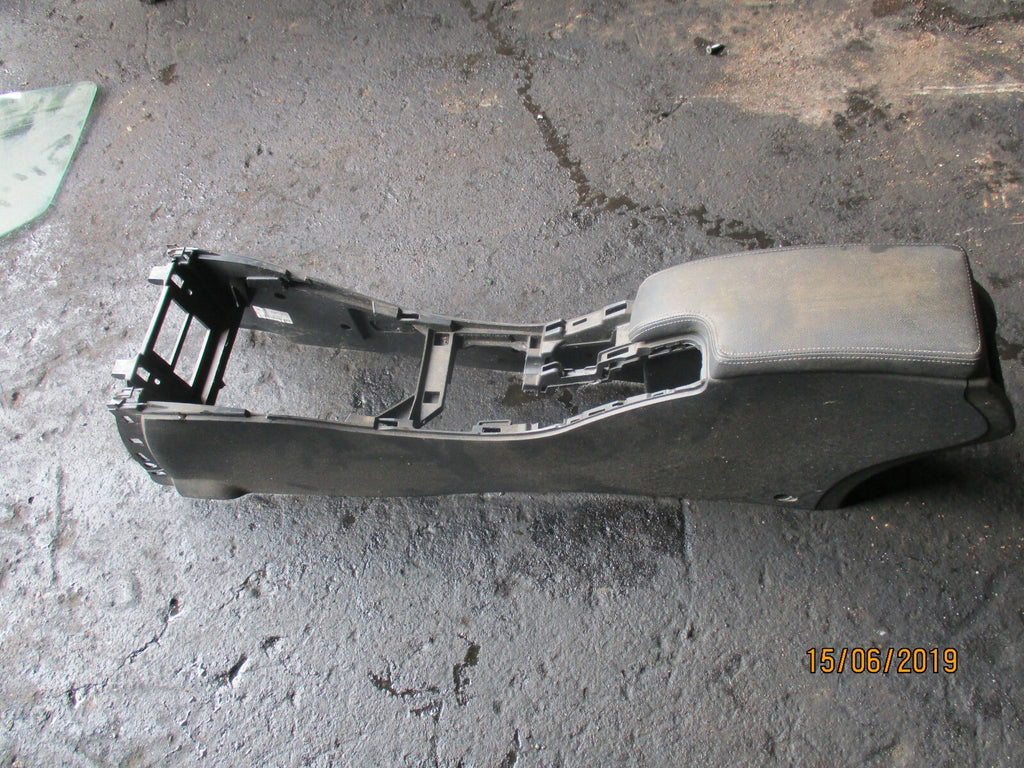 RENAULT MEGANE MK3 PLASTIC CENTRE CONSOLE TRIM & HANDREST 969100026R