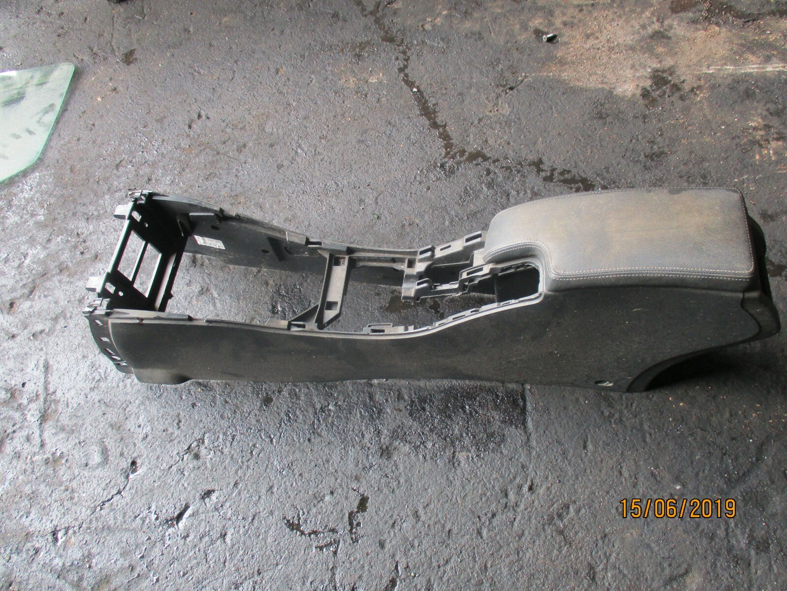 RENAULT MEGANE MK3 PLASTIC CENTRE CONSOLE TRIM & HANDREST 969100026R