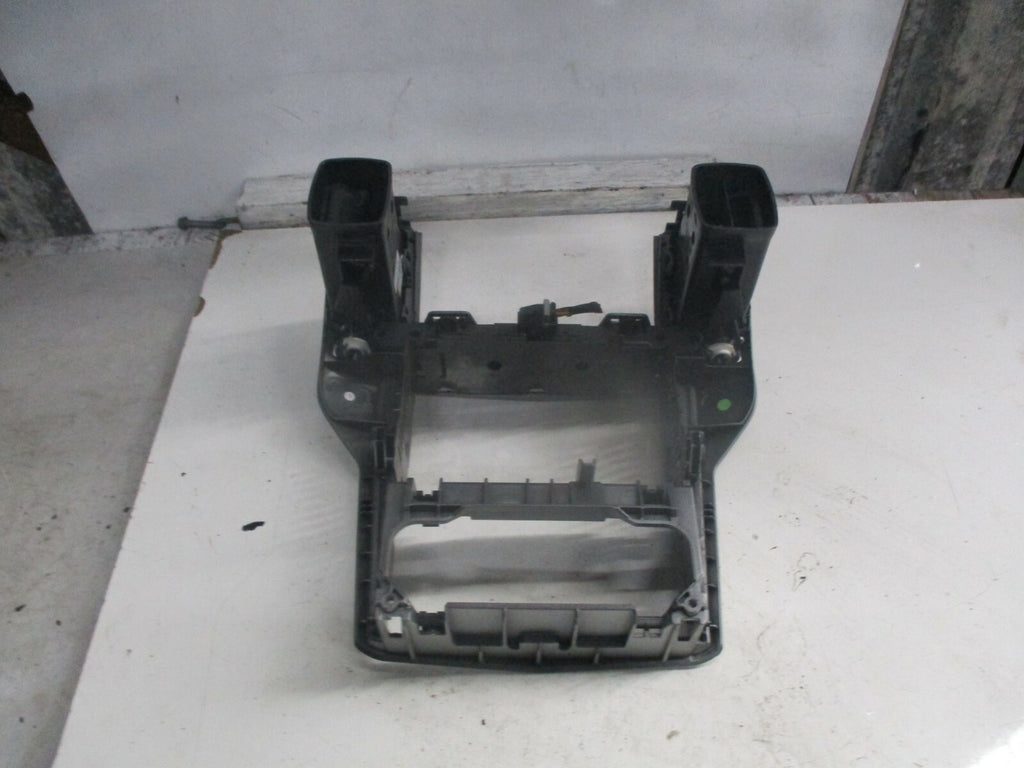 VAUXHALL ZAFIRA B MK2 2007 STEREO HEAD UNIT SURROUND TRIM AIR VENTS 13100107