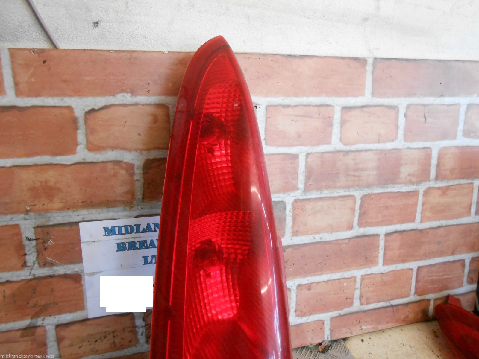 DAEWOO TACUMA 2004 NSR PASSENGER SIDE REAR BRAKE TAIL LIGHT CLUSTER