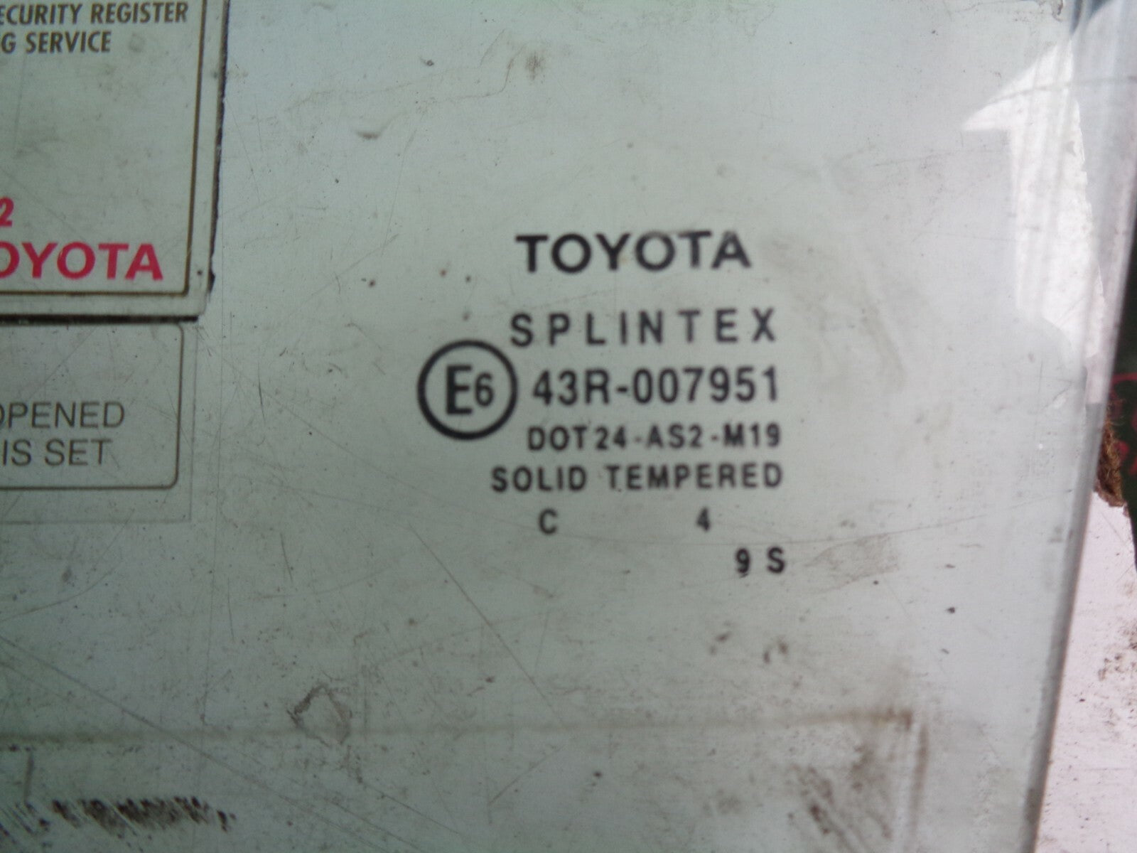 TOYOTA COROLLA 2004 NSF PASSENGER SIDE FRONT WINDOW GLASS E643R007951