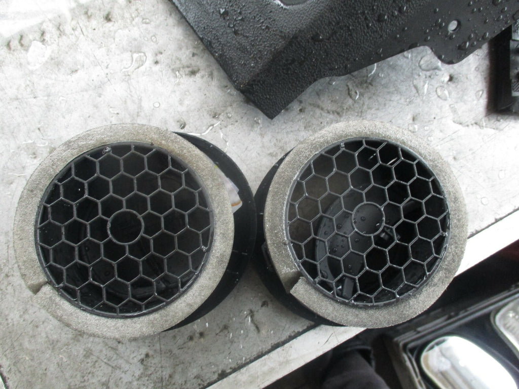 RENAULT CLIO X98 (MK4) NEAR OFF SIDE FRONT DASHBOARD AIR VENT 0823902001