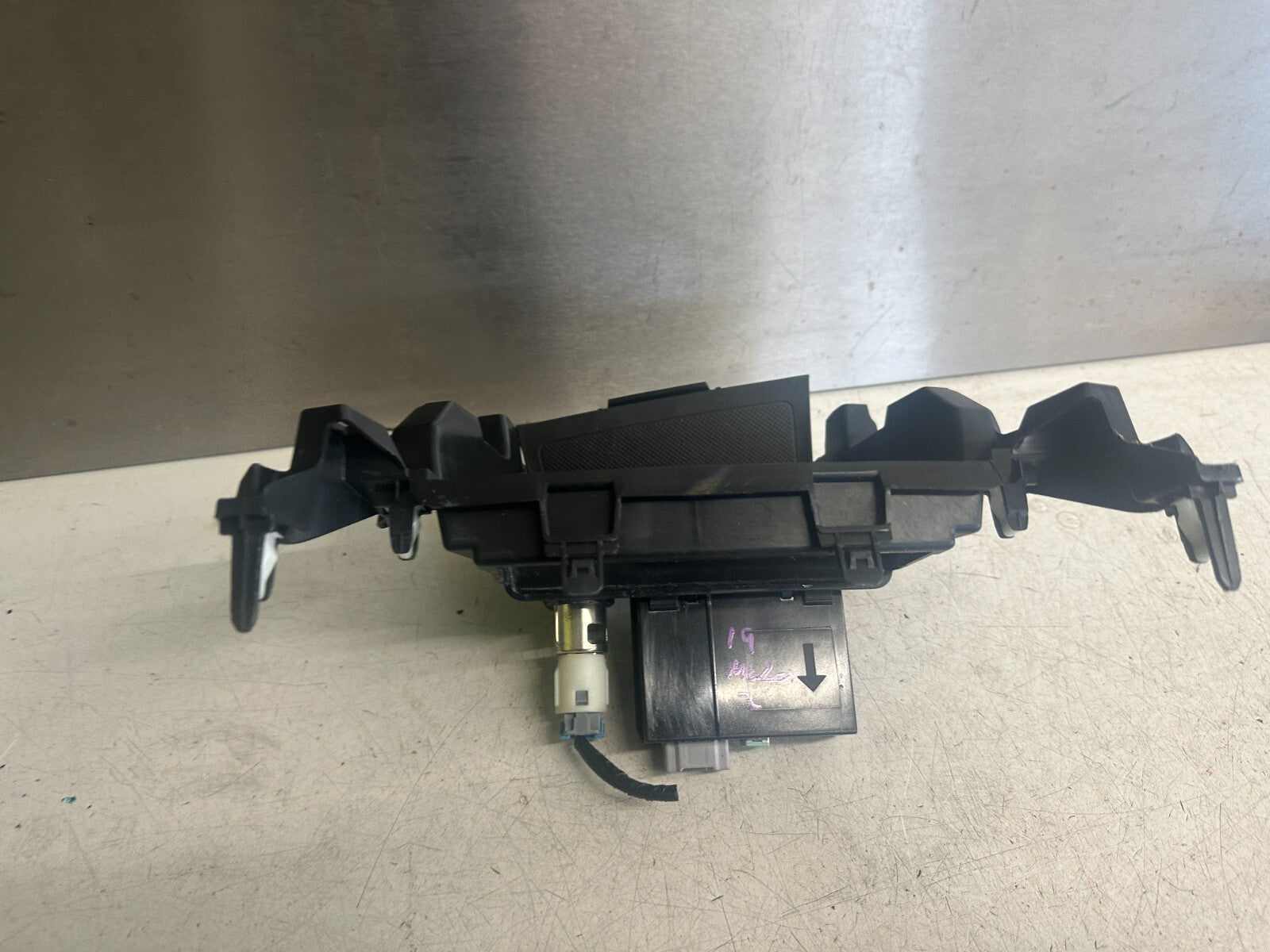 2019 MAZDA 2 DJ MK3 USB PORTS 12V POWER SOCKET SD CARD READER D09H 669U0