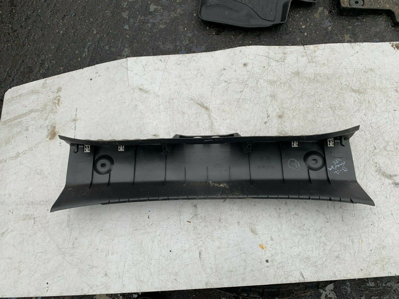 FORD KA  PLUS + 2019 REAR BOOT SILL PLASTIC TRIM E4B5 A40352 AEW