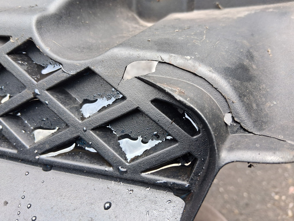 2015 MERCEDES BENZ SPRINTER W907 FRONT BUMPER CENTRE MAIN GRILL A9068800385