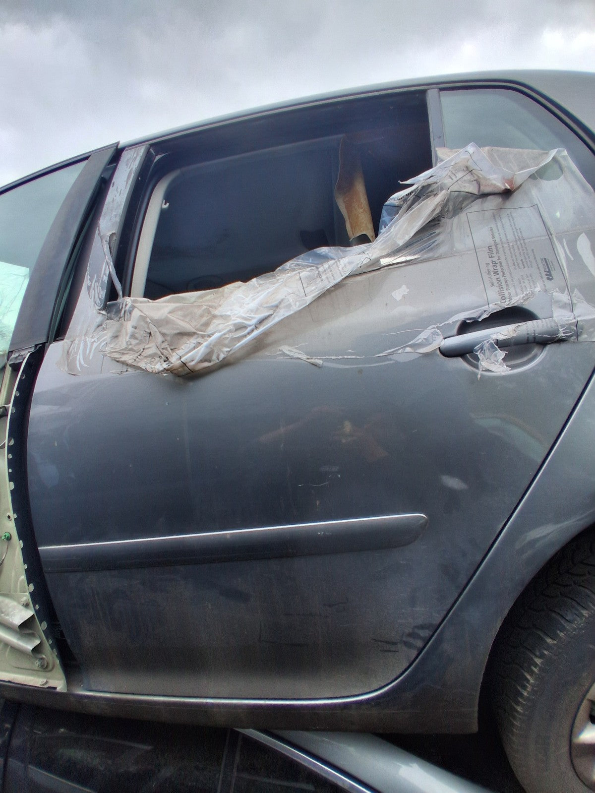 2007 VW VOLKSWAGEN GOLF MK5 NSR PASSENGER SIDE REAR LEFT COMPLETE DOOR GREY
