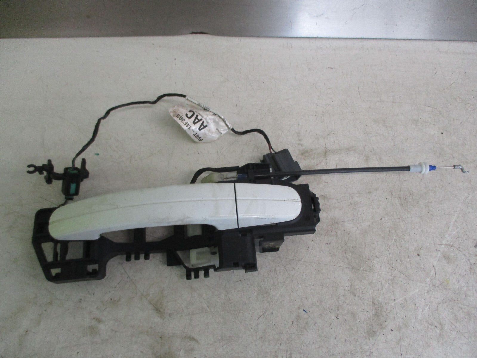 FORD FOCUS MK3 2017 HATCHBACK NSR PASSENGER SIDE REAR EXTERIOR DOOR HANDLE WHITE