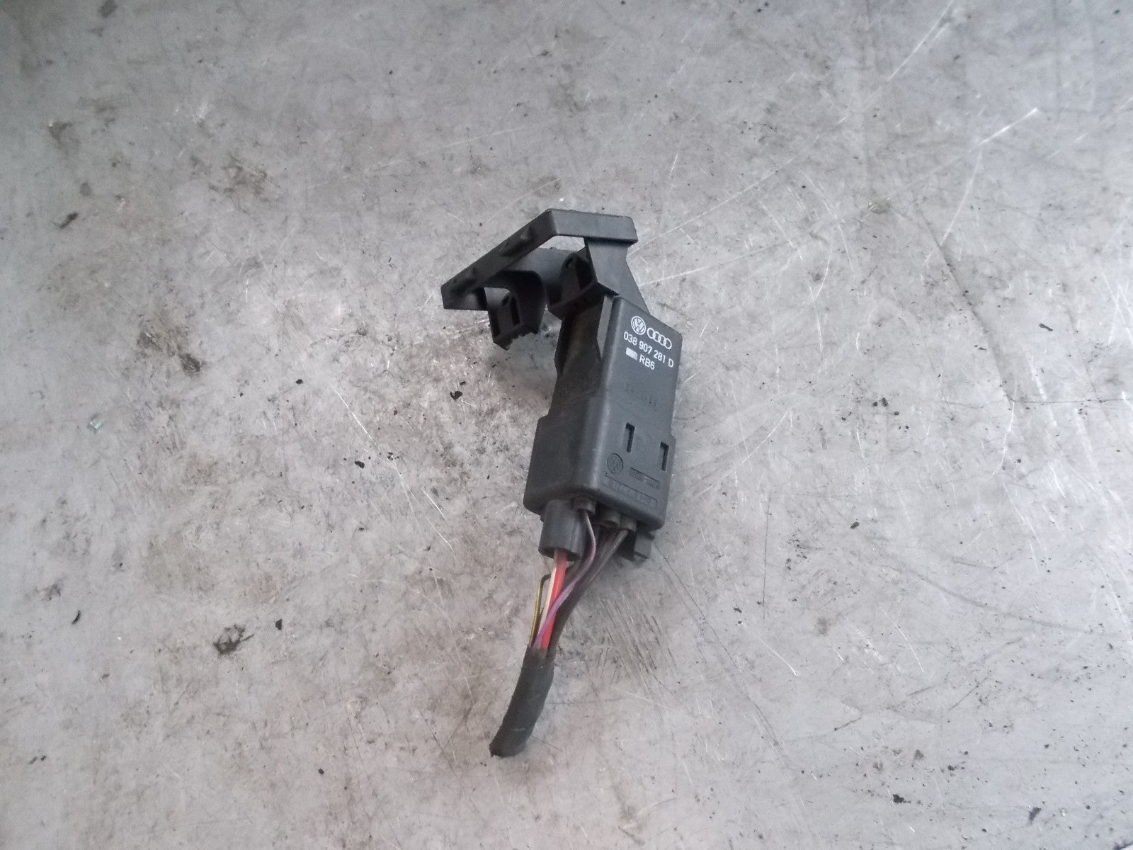 2006 VOLKSWAGEN PASSAT 2.0L TDI GLOW PLUG RELAY 038907281D