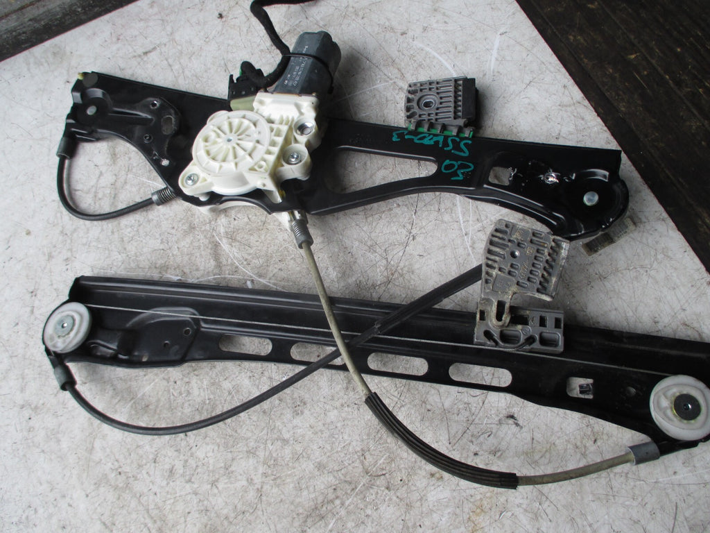 MERCEDES BENZ E CLASS W211 2003 DRIVER SIDE WINDOW MOTOR REGULATOR A2117200246