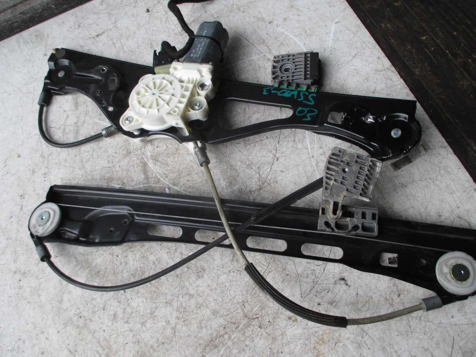 MERCEDES BENZ E CLASS W211 2003 DRIVER SIDE WINDOW MOTOR REGULATOR A2117200246