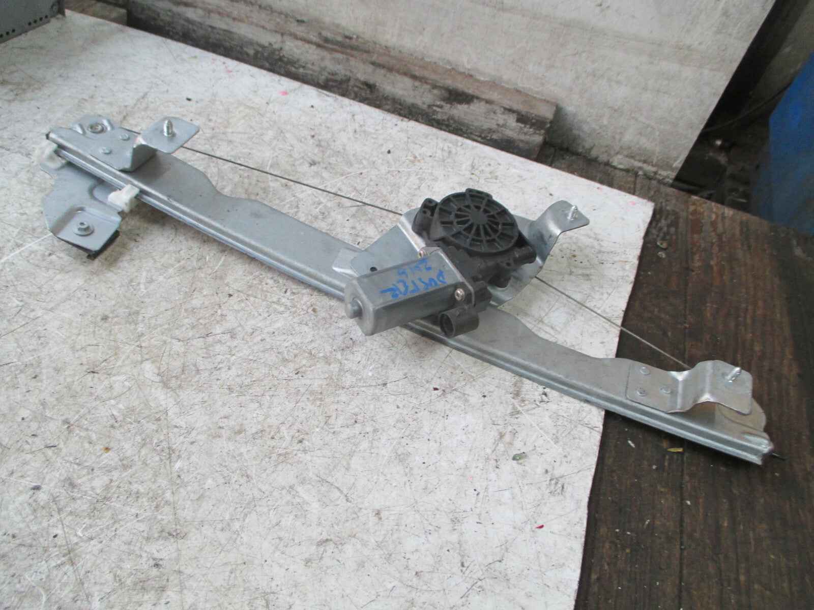 DACIA DUSTER 2016 MK1 5 DOOR NSF PASSENGER FRONT DOOR WINDOW REGULATOR & MOTOR