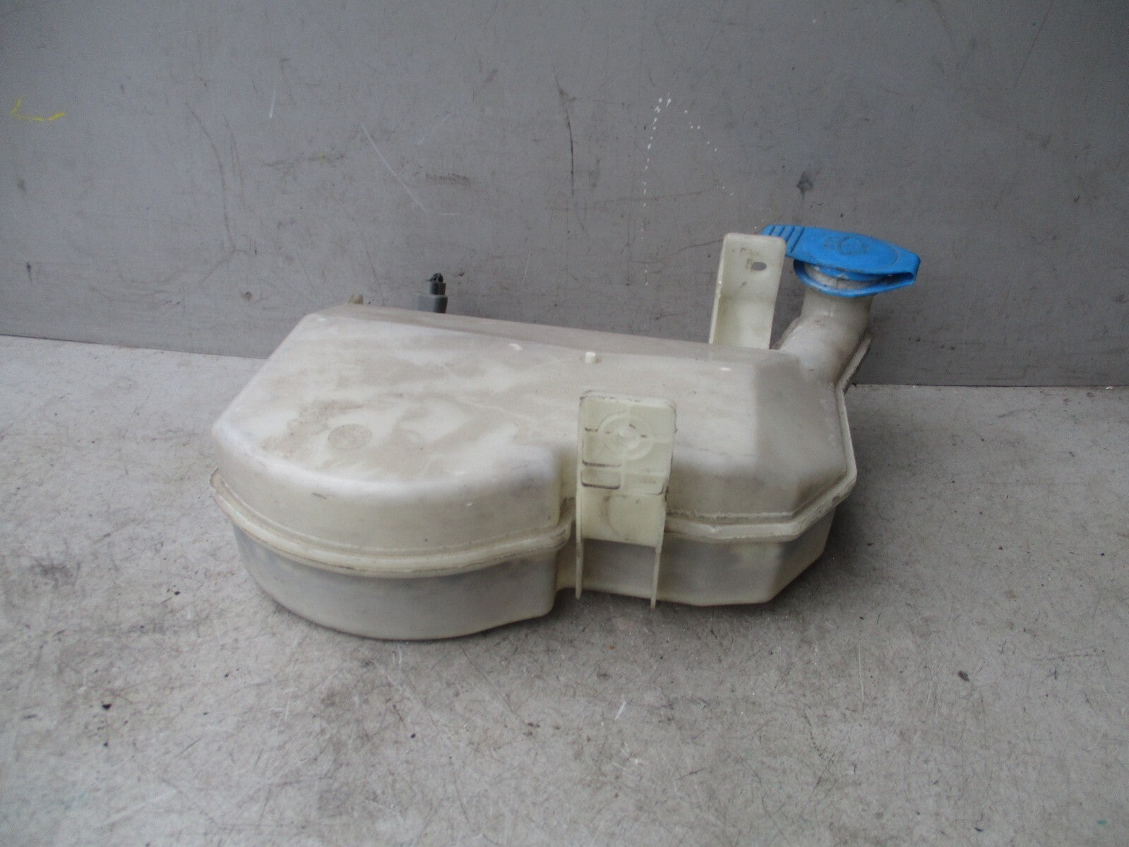 2020 LDV SAIC V80 WINDSCREEN WASHER WATER BOTTLE RESERVOIR TANK