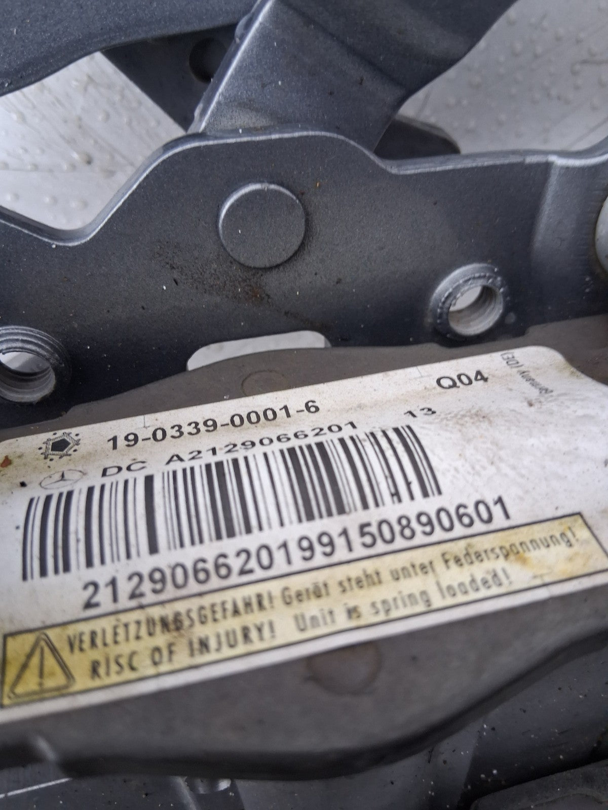 MERCEDES BENZ C CLASS W204 PASSENGER LEFT SIDE HINGE BONNET HOOD 19033900016