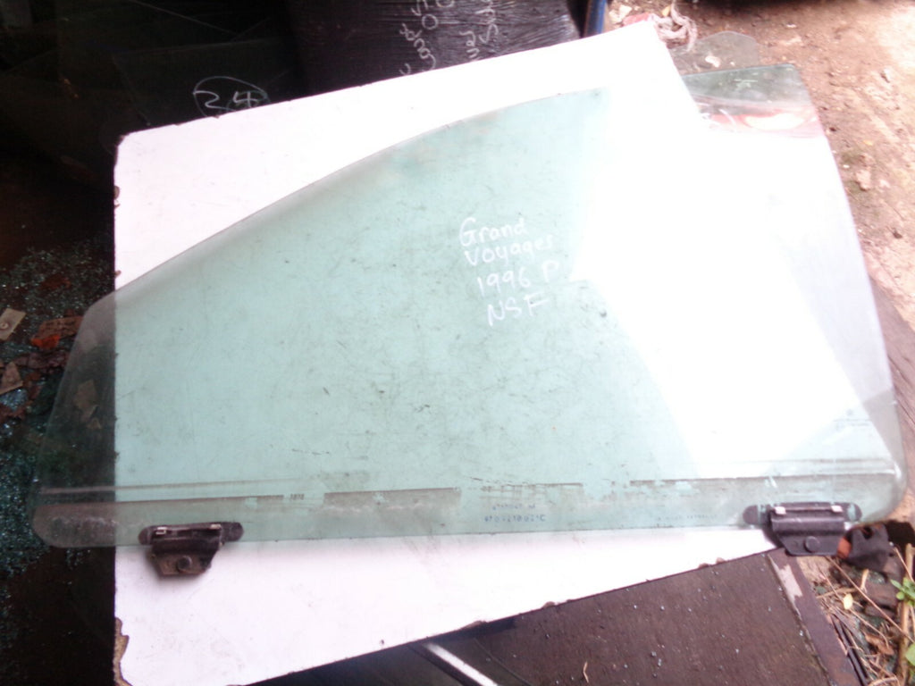 CHRYSLER GRAND VOYAGER NS PASSENGER SIDE FRONT WINDOW GLASS