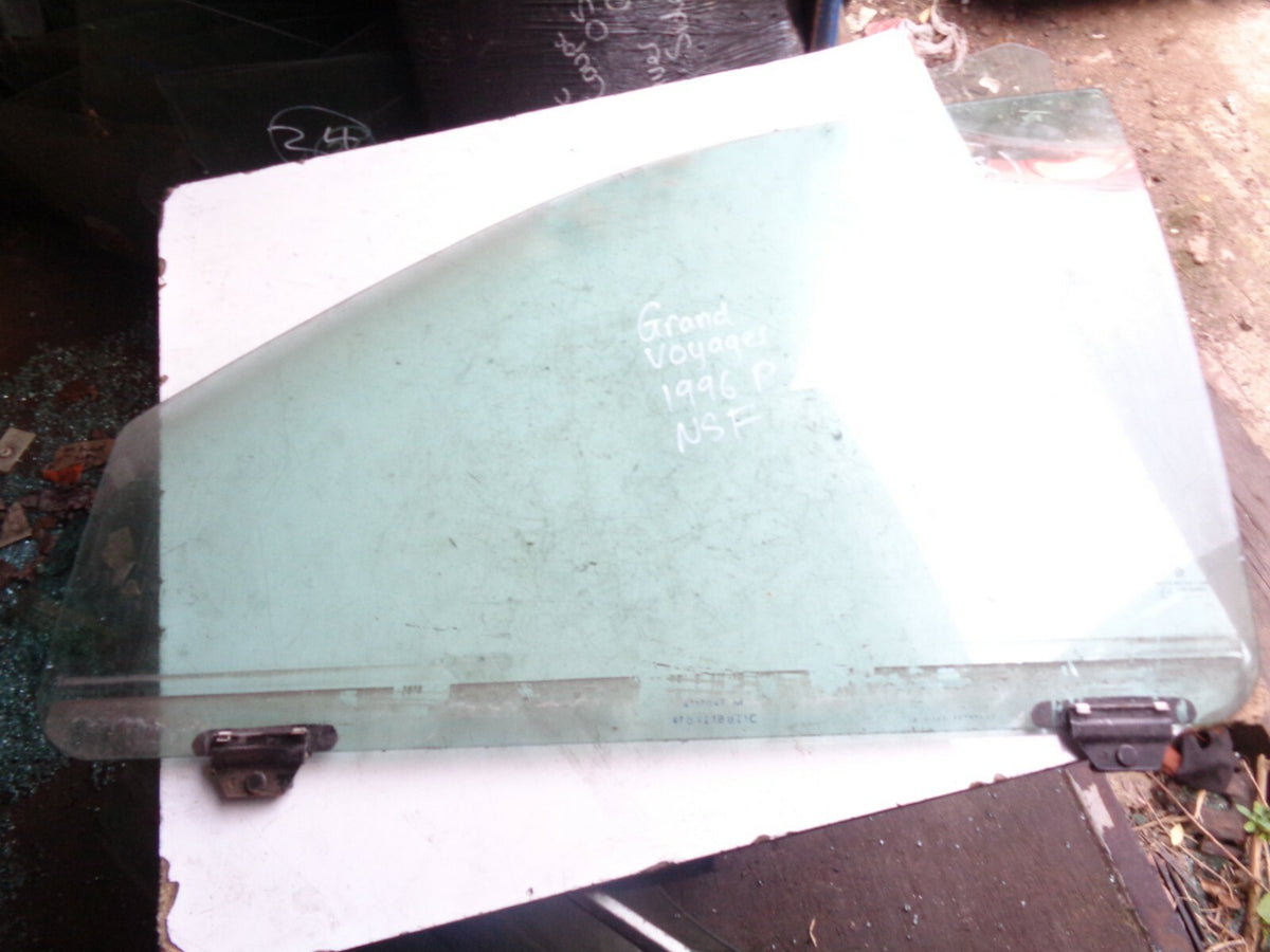 CHRYSLER GRAND VOYAGER NS PASSENGER SIDE FRONT WINDOW GLASS