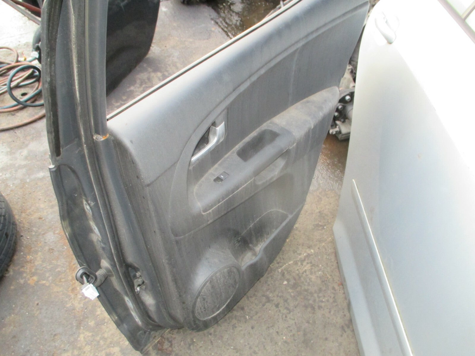 KIA VENGA 2018 OSR DRIVER SIDE REAR DOOR COMPLETE GREY