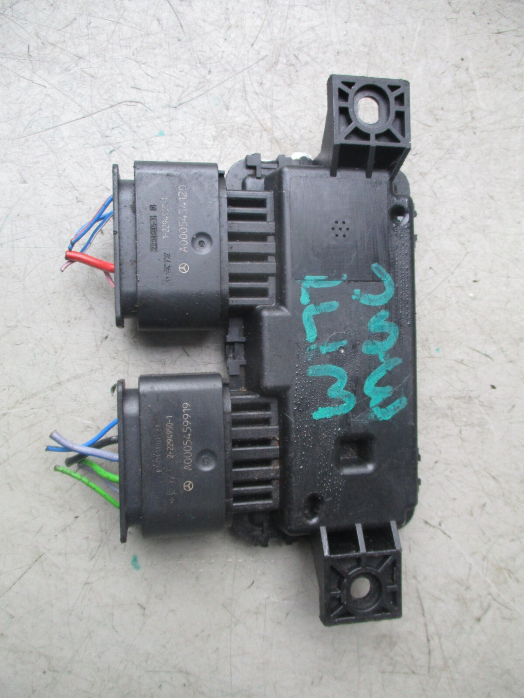 2018 MERCEDES BENZ A CLASS W176 FUEL PUMP CONTROL MODULE A0009008214
