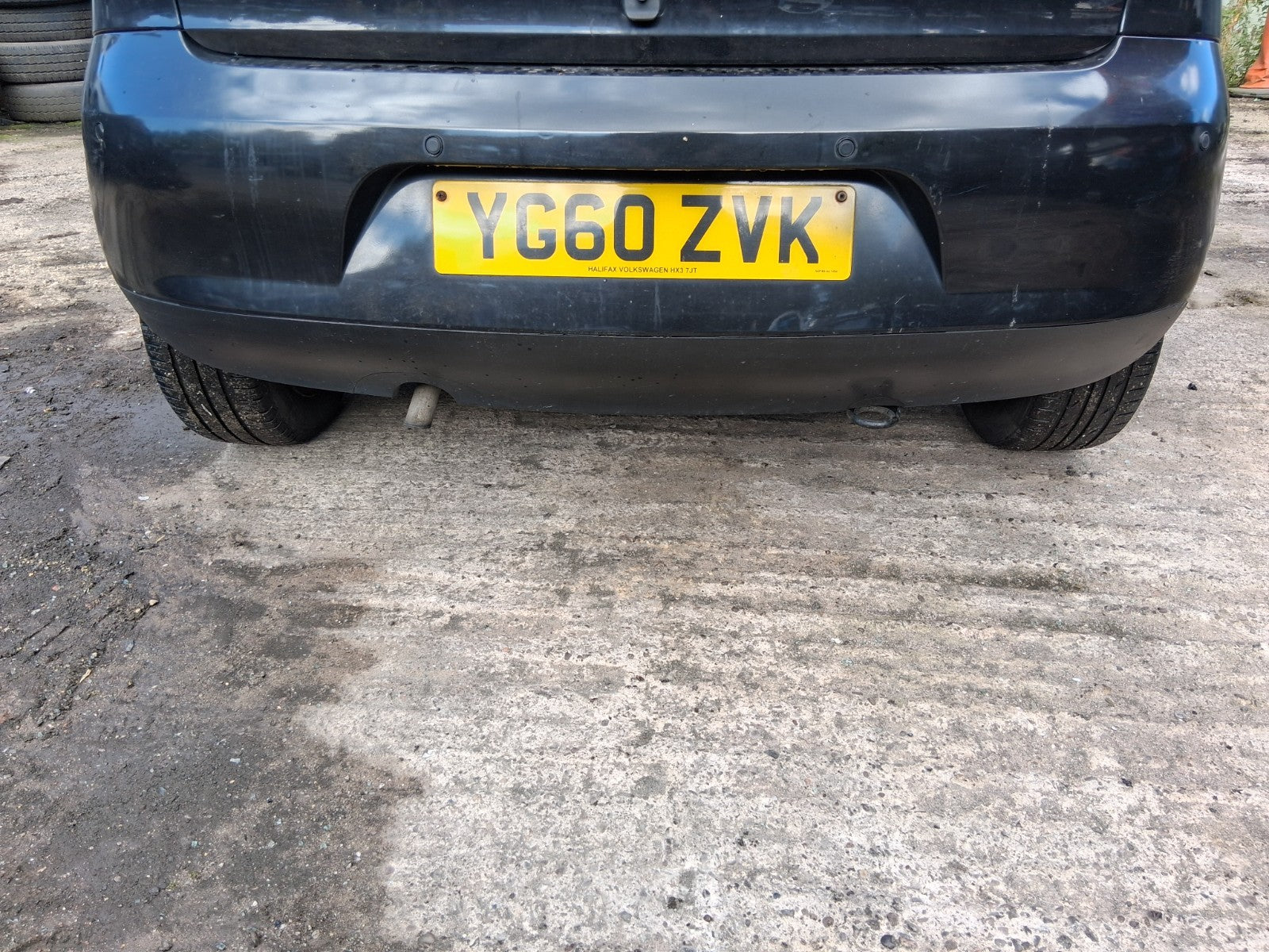 2011 VW VOLKSWAGEN FOX 3 DOOR COMPLETE REAR BUMPER WITH PDC SENSORS BLACK