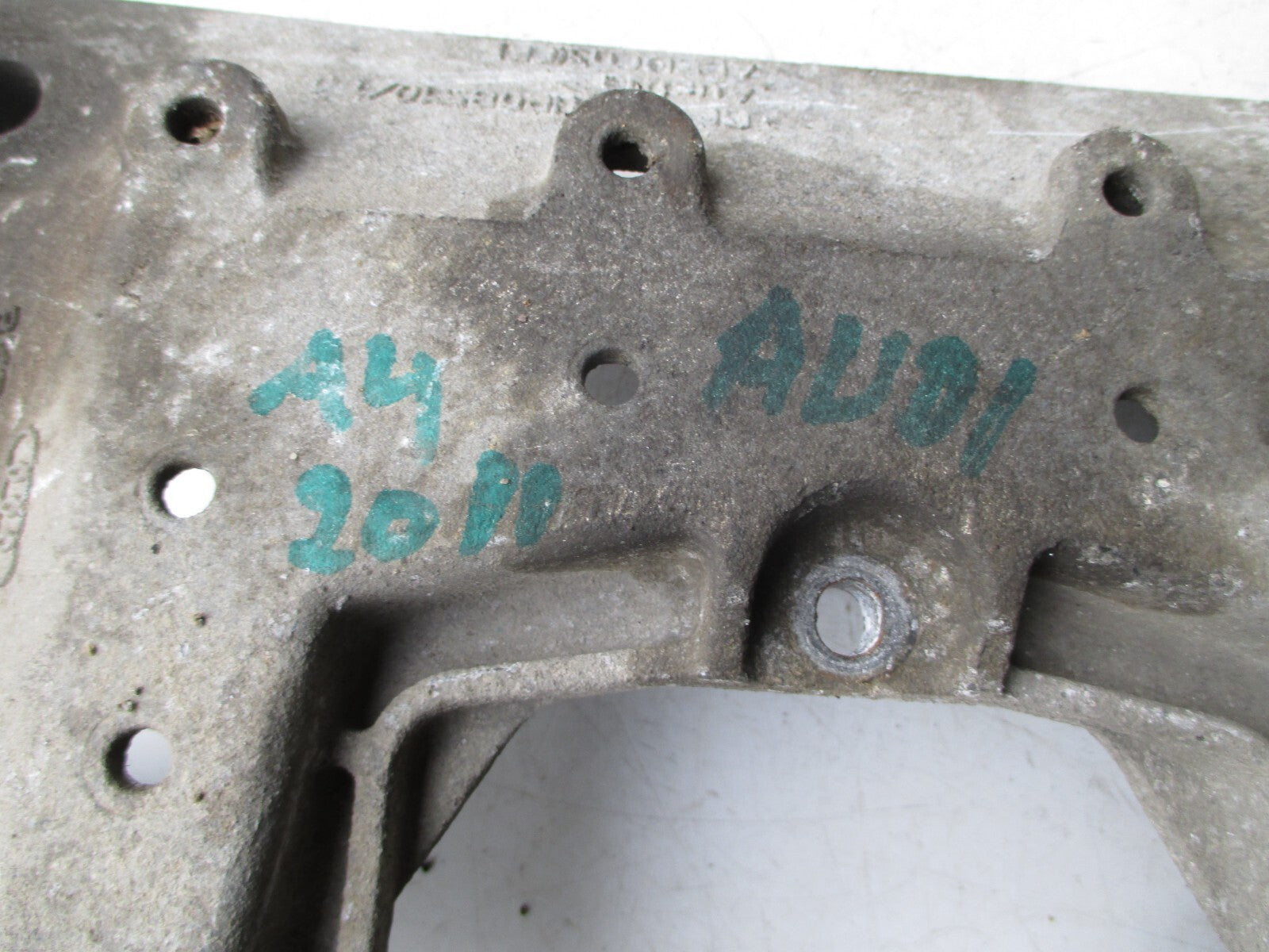 AUDI A4 2011 LOWER GEARBOX ENGINE CRADLE MOUNT SUPPORT BRACKET 8K0399263AF