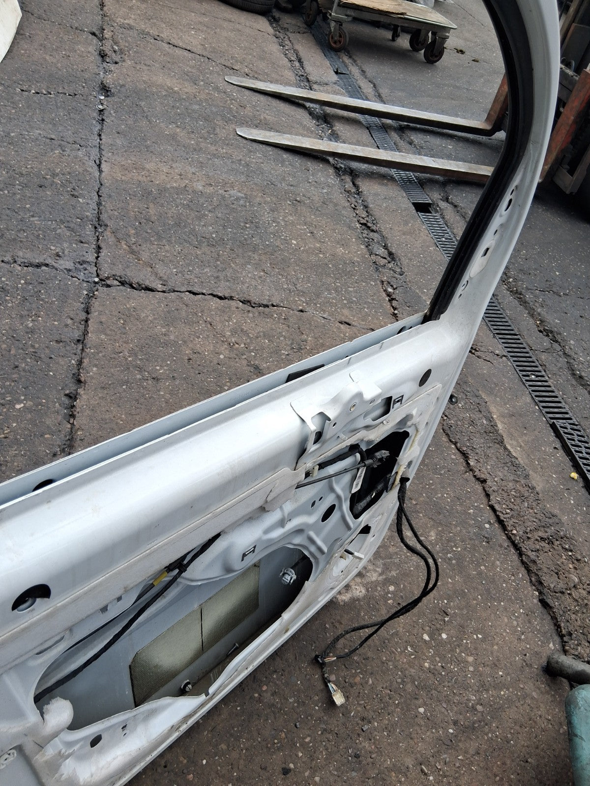 2018 MERCEDES BENZ CITAN W415 NSF PASSENGER SIDE FRONT LEFT BARE DOOR WHITE