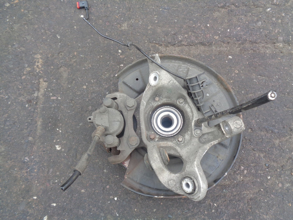 MERCEDES BENZ W212 2010 2.1 DIESEL NSR PASSENGER SIDE REAR WHEEL HUB + CALIPER