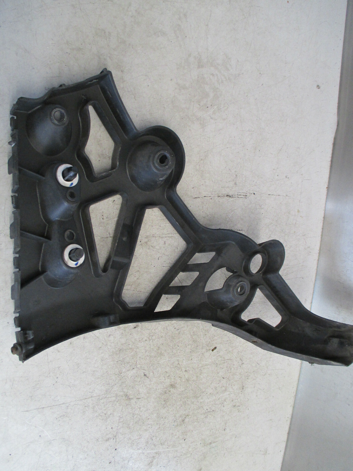 RENAULT MEGANE MK3 2013 OSR DRIVER REAR BUMPER MOUNTING BRACKET 850440010R