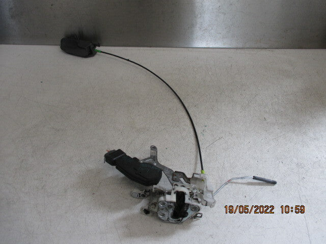 2007 PEUGEOT 107 OSF DRIVER SIDE FRONT DOOR LOCK MECHANISM MECH